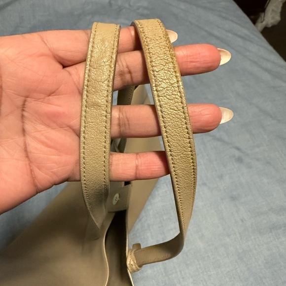 Shopping Saint Laurent in Dark Biege - Picture 3 of 12